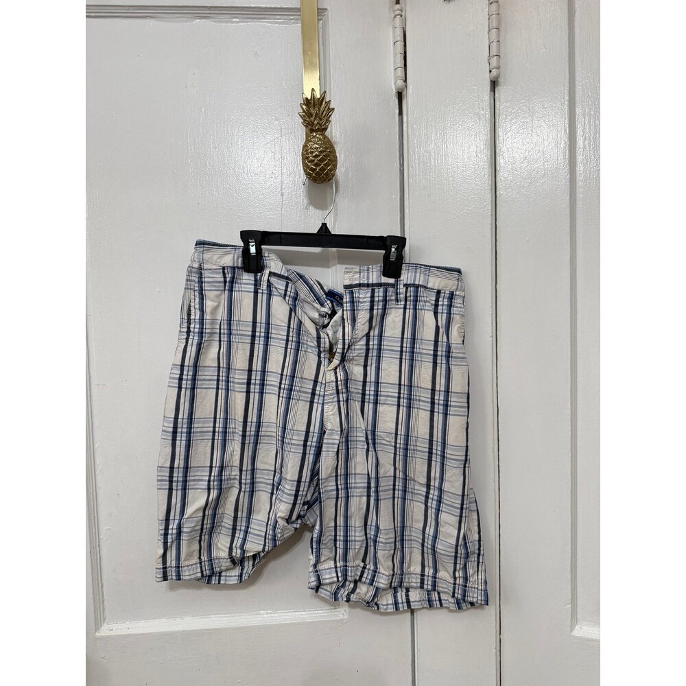 Croft & Barrow men’s size 36 blue and white plaid shorts